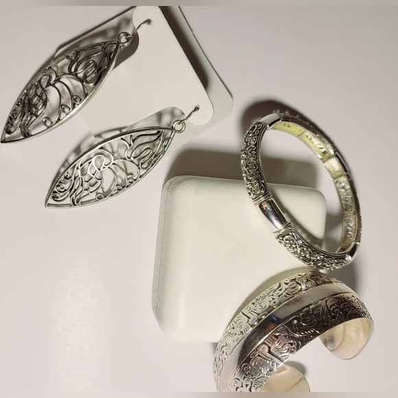 🕳️ Silver-Accent Jewellry Set - Picture 2 of 15